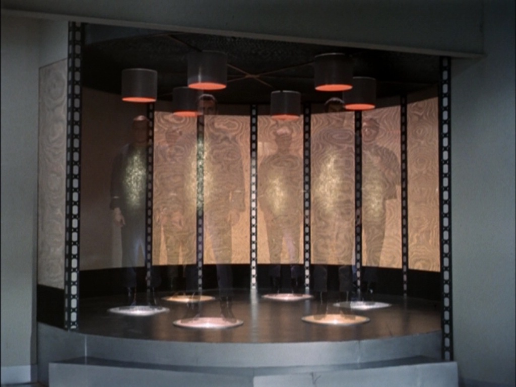 ariane179254_TheCage_ExtendedVersion_0715.jpg