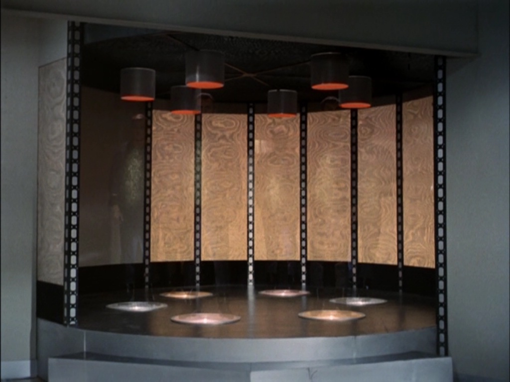 ariane179254_TheCage_ExtendedVersion_0716.jpg