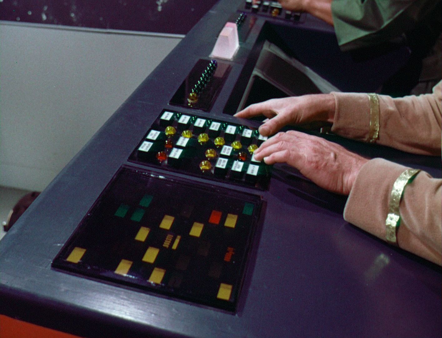 ariane179254_StarTrek_1x03_WhereNoManHasGoneBefore_TheOriginalUncutUnairedVersion_0266.jpg