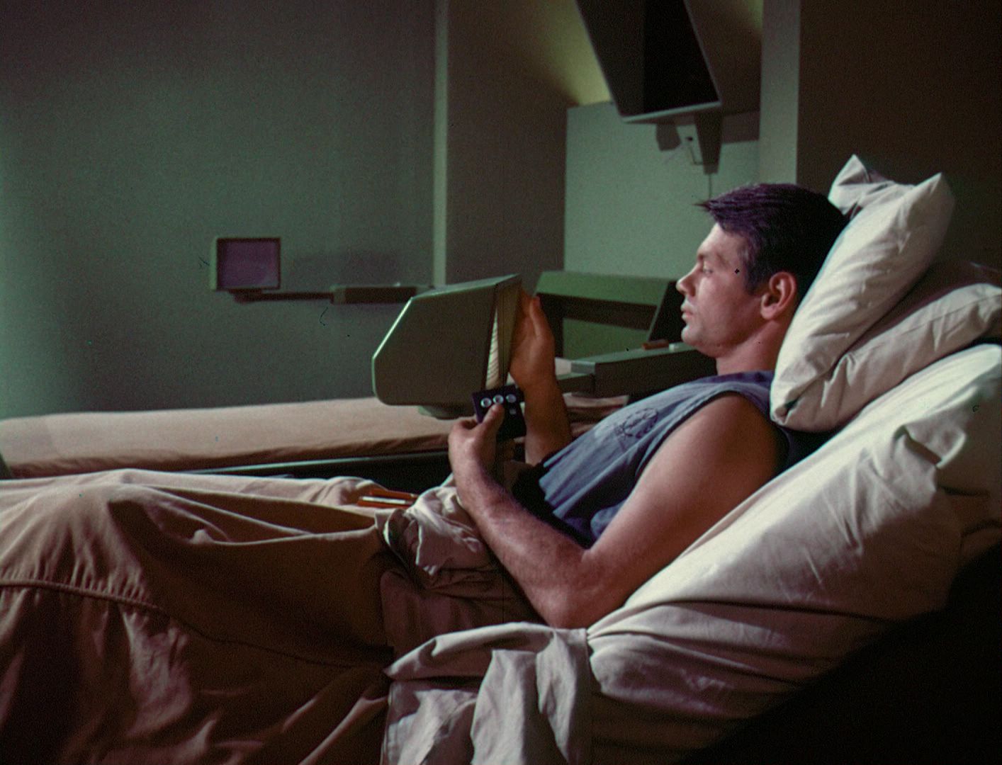 ariane179254_StarTrek_1x03_WhereNoManHasGoneBefore_TheOriginalUncutUnairedVersion_1096.jpg