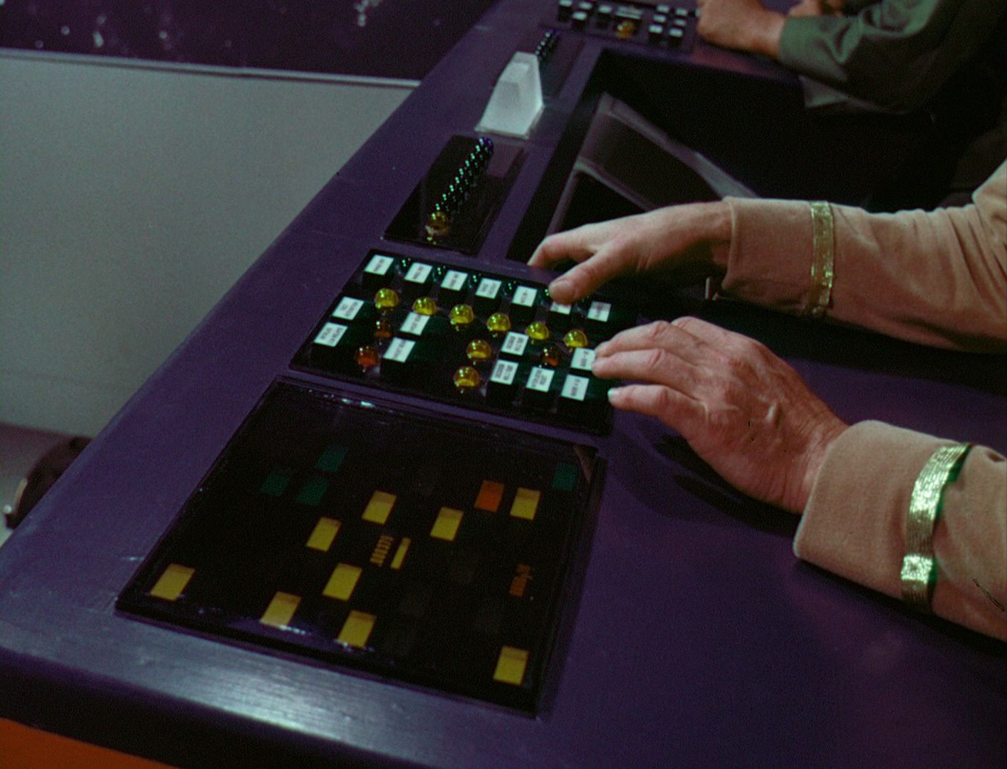 ariane179254_StarTrek_1x03_WhereNoManHasGoneBefore_TheOriginalUncutUnairedVersion_2251.jpg