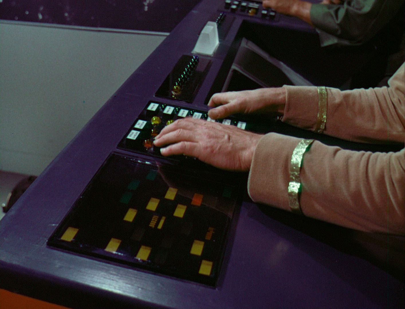 ariane179254_StarTrek_1x03_WhereNoManHasGoneBefore_TheOriginalUncutUnairedVersion_2252.jpg