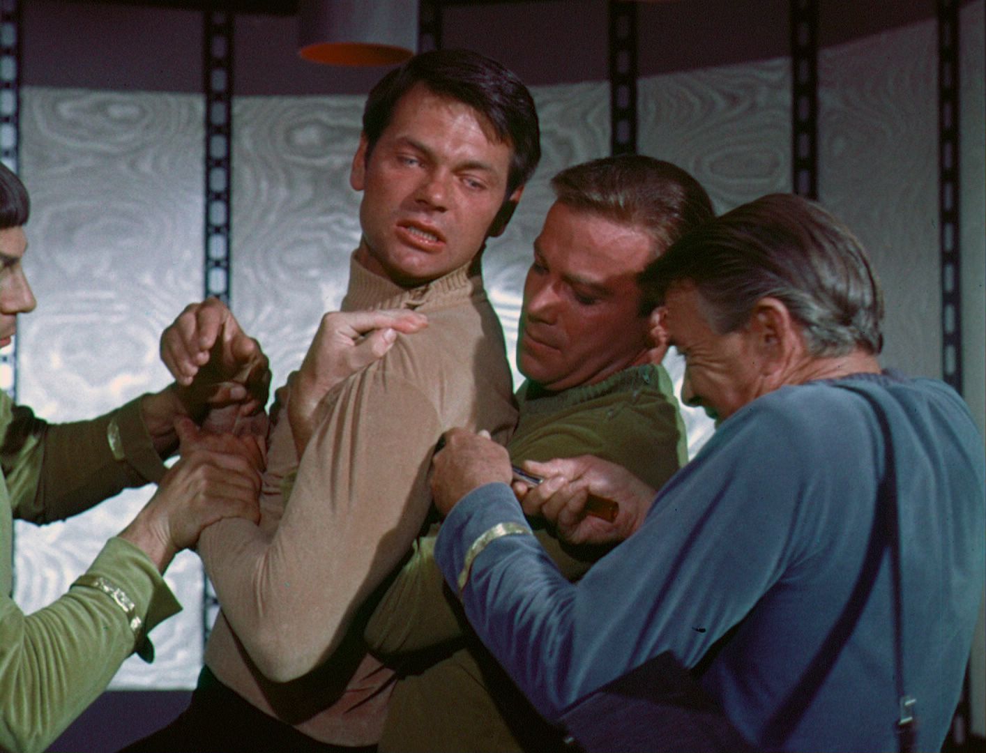 ariane179254_StarTrek_1x03_WhereNoManHasGoneBefore_TheOriginalUncutUnairedVersion_2269.jpg