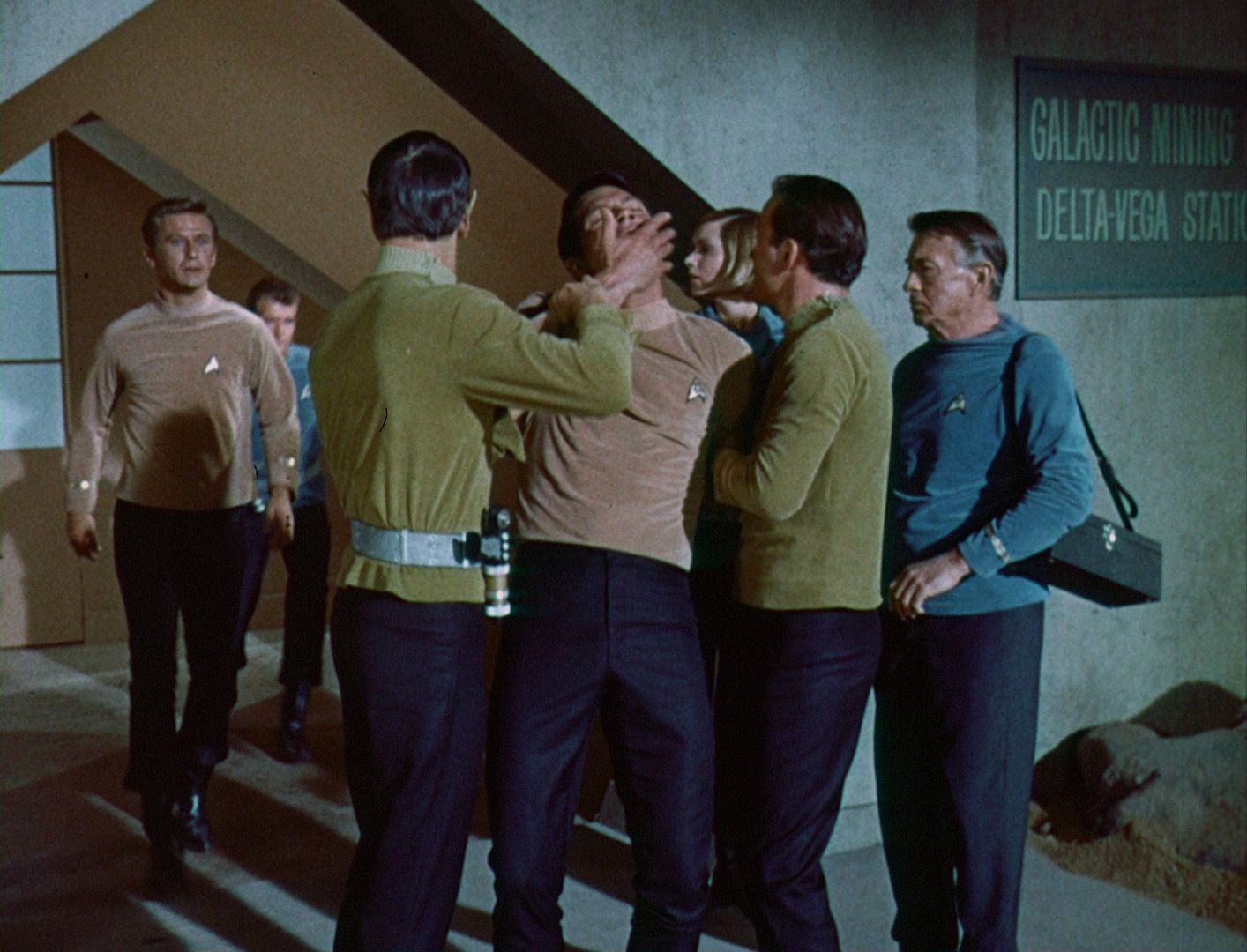 ariane179254_StarTrek_1x03_WhereNoManHasGoneBefore_TheOriginalUncutUnairedVersion_2304.jpg