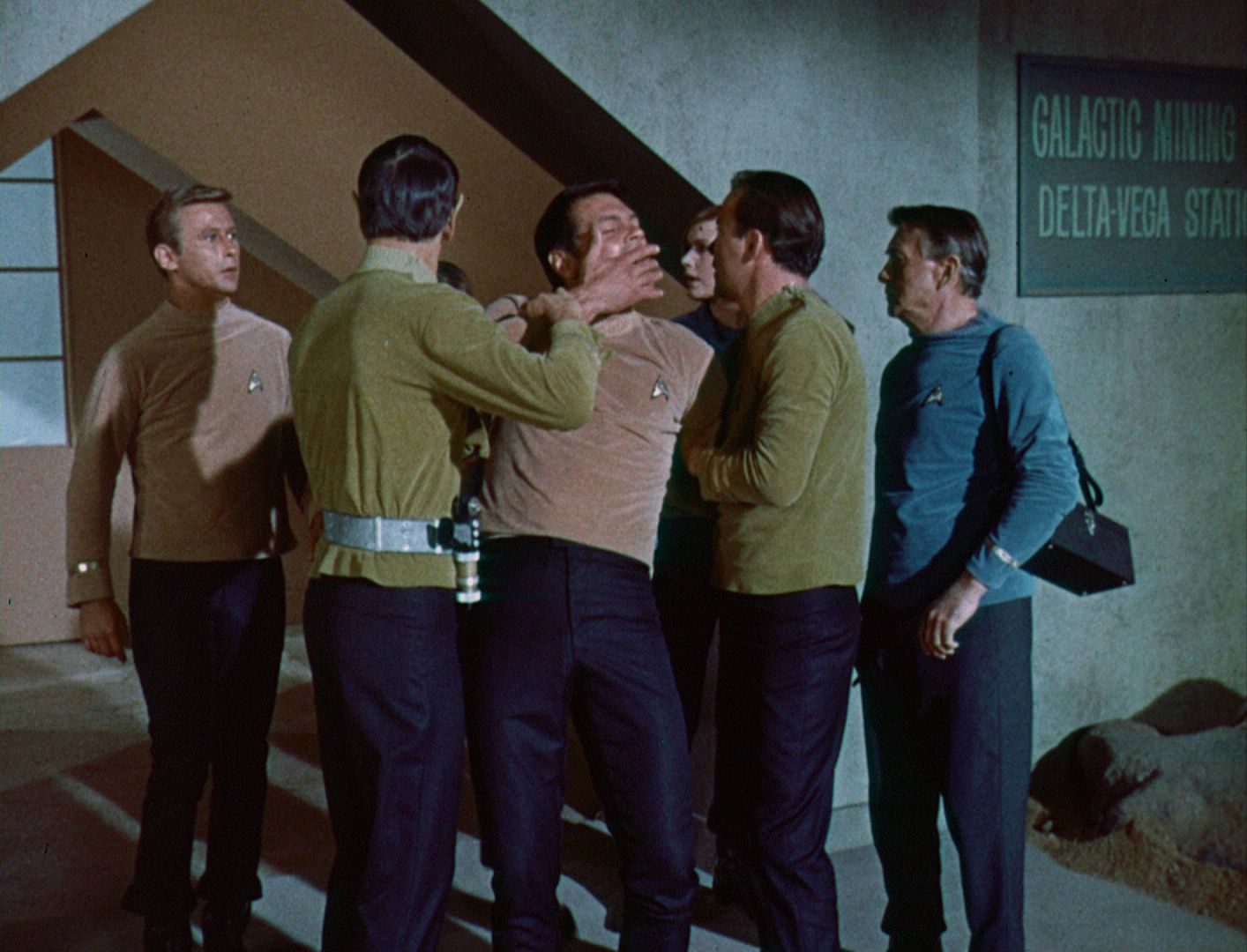 ariane179254_StarTrek_1x03_WhereNoManHasGoneBefore_TheOriginalUncutUnairedVersion_2305.jpg
