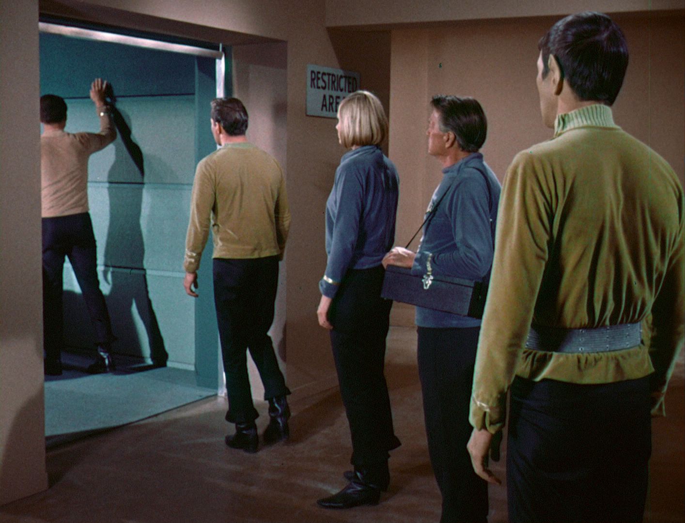 ariane179254_StarTrek_1x03_WhereNoManHasGoneBefore_TheOriginalUncutUnairedVersion_2372.jpg