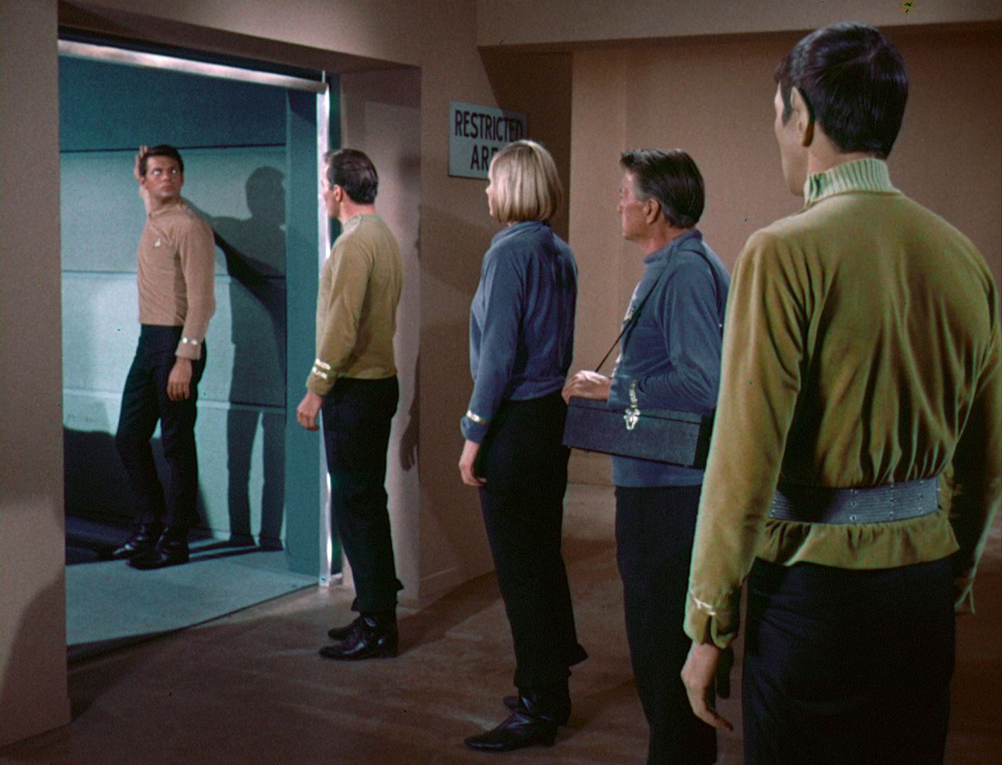 ariane179254_StarTrek_1x03_WhereNoManHasGoneBefore_TheOriginalUncutUnairedVersion_2378.jpg