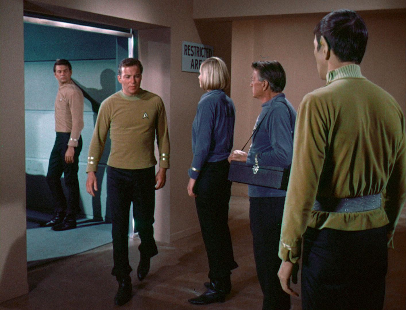 ariane179254_StarTrek_1x03_WhereNoManHasGoneBefore_TheOriginalUncutUnairedVersion_2383.jpg