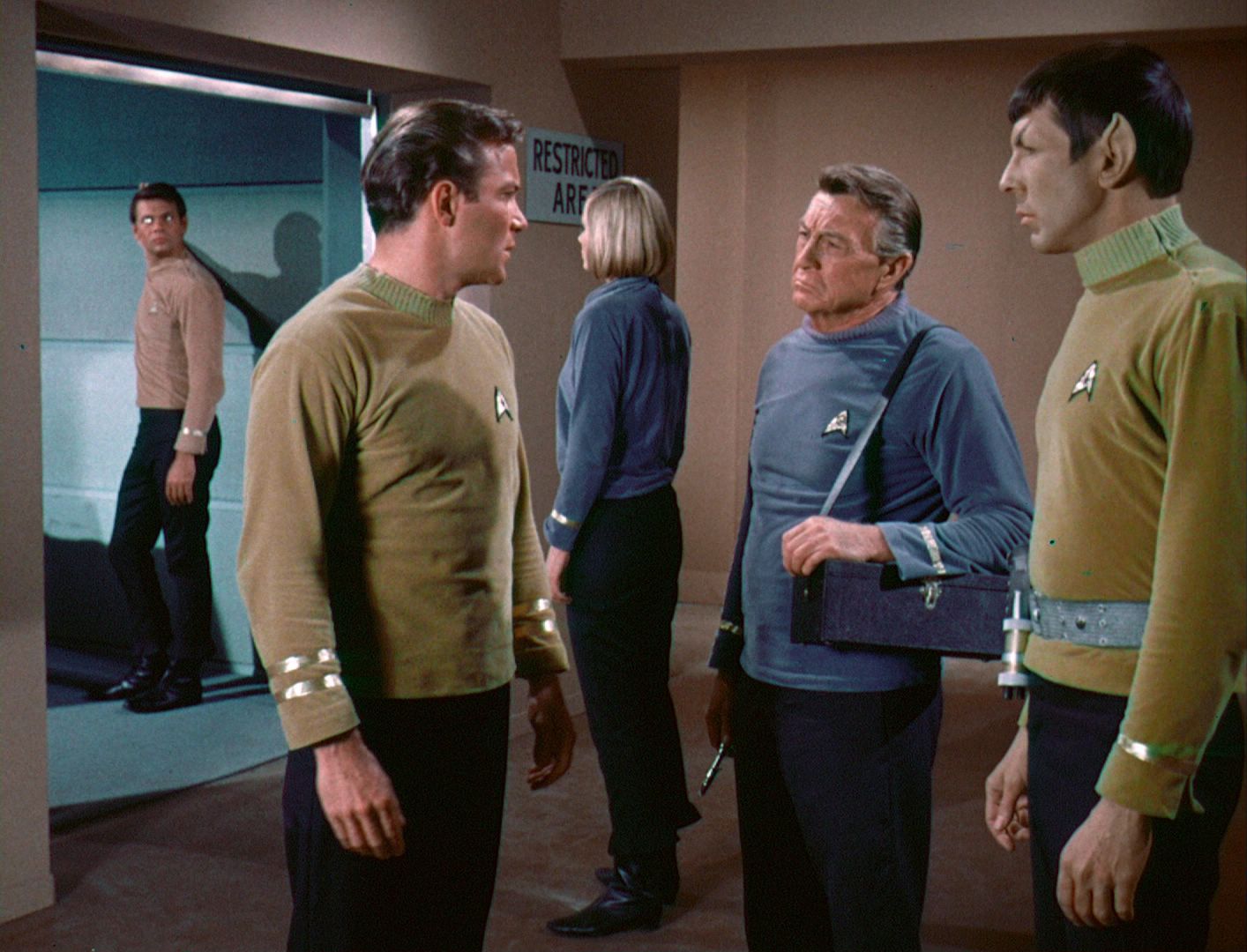 ariane179254_StarTrek_1x03_WhereNoManHasGoneBefore_TheOriginalUncutUnairedVersion_2390.jpg