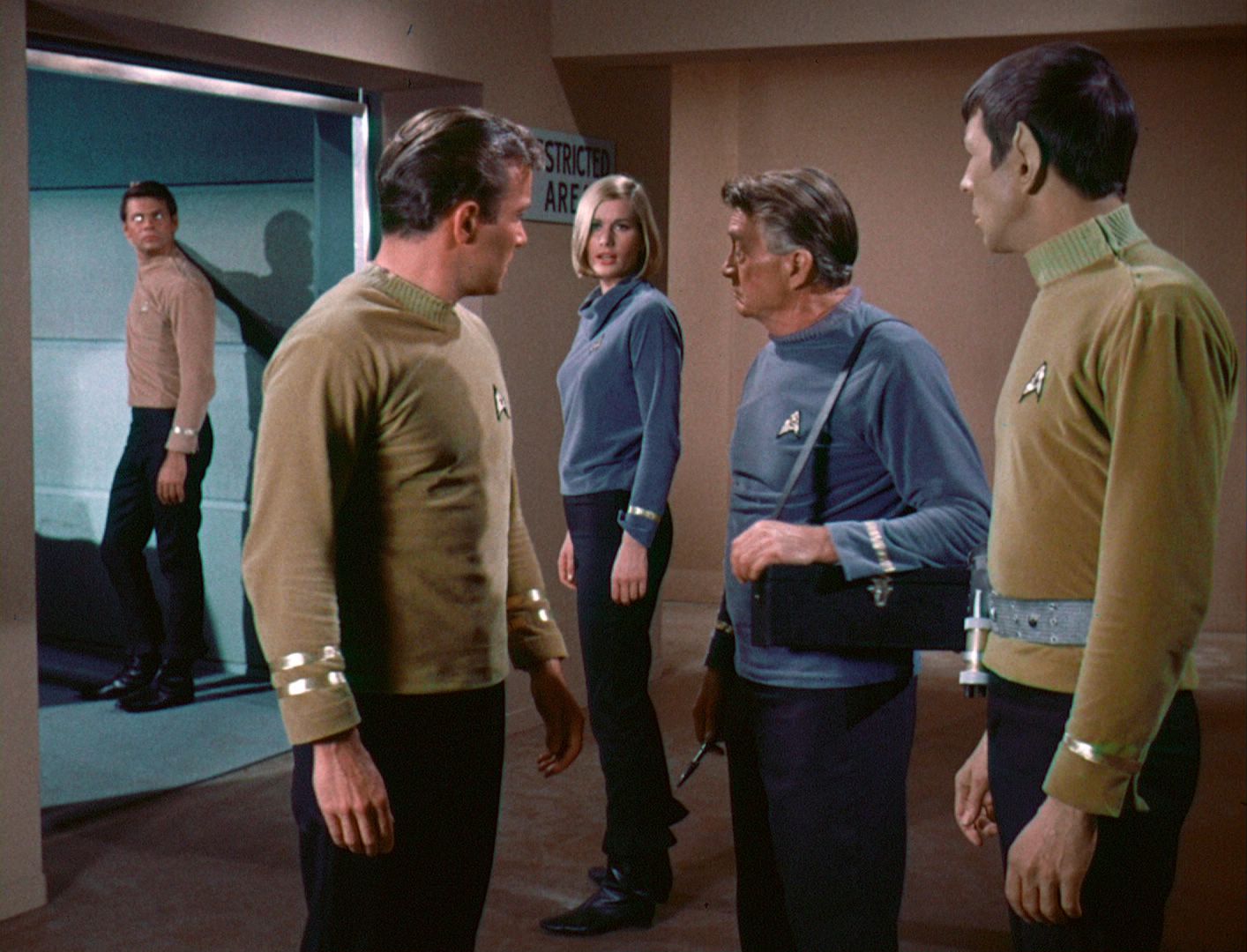 ariane179254_StarTrek_1x03_WhereNoManHasGoneBefore_TheOriginalUncutUnairedVersion_2394.jpg