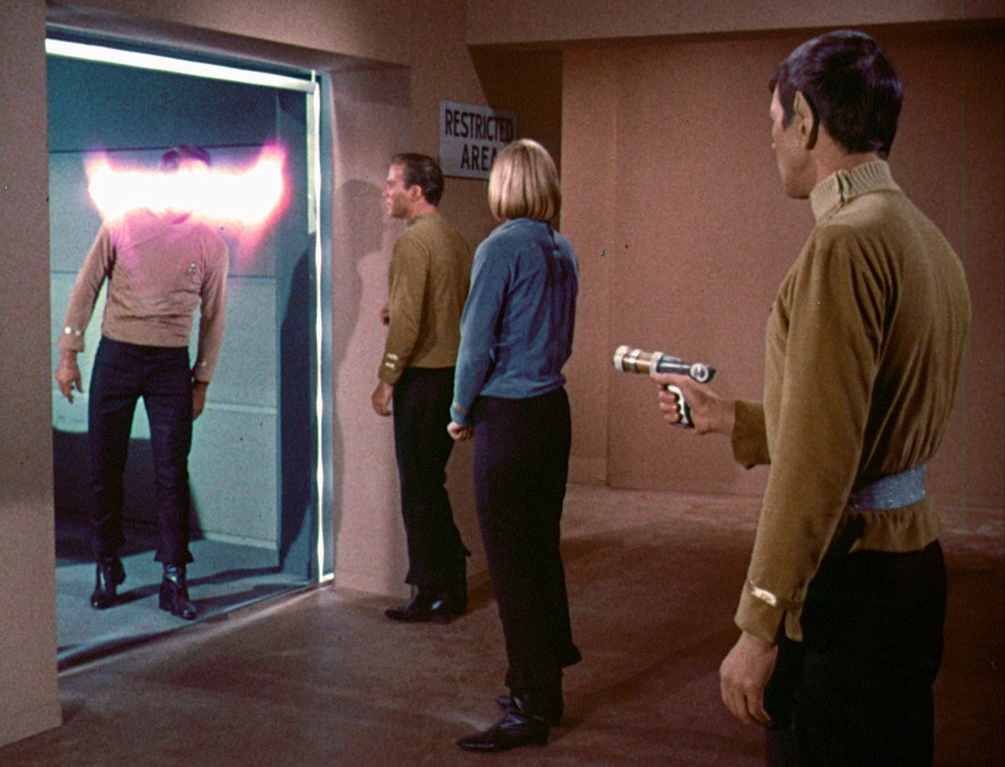 ariane179254_StarTrek_1x03_WhereNoManHasGoneBefore_TheOriginalUncutUnairedVersion_2472.jpg
