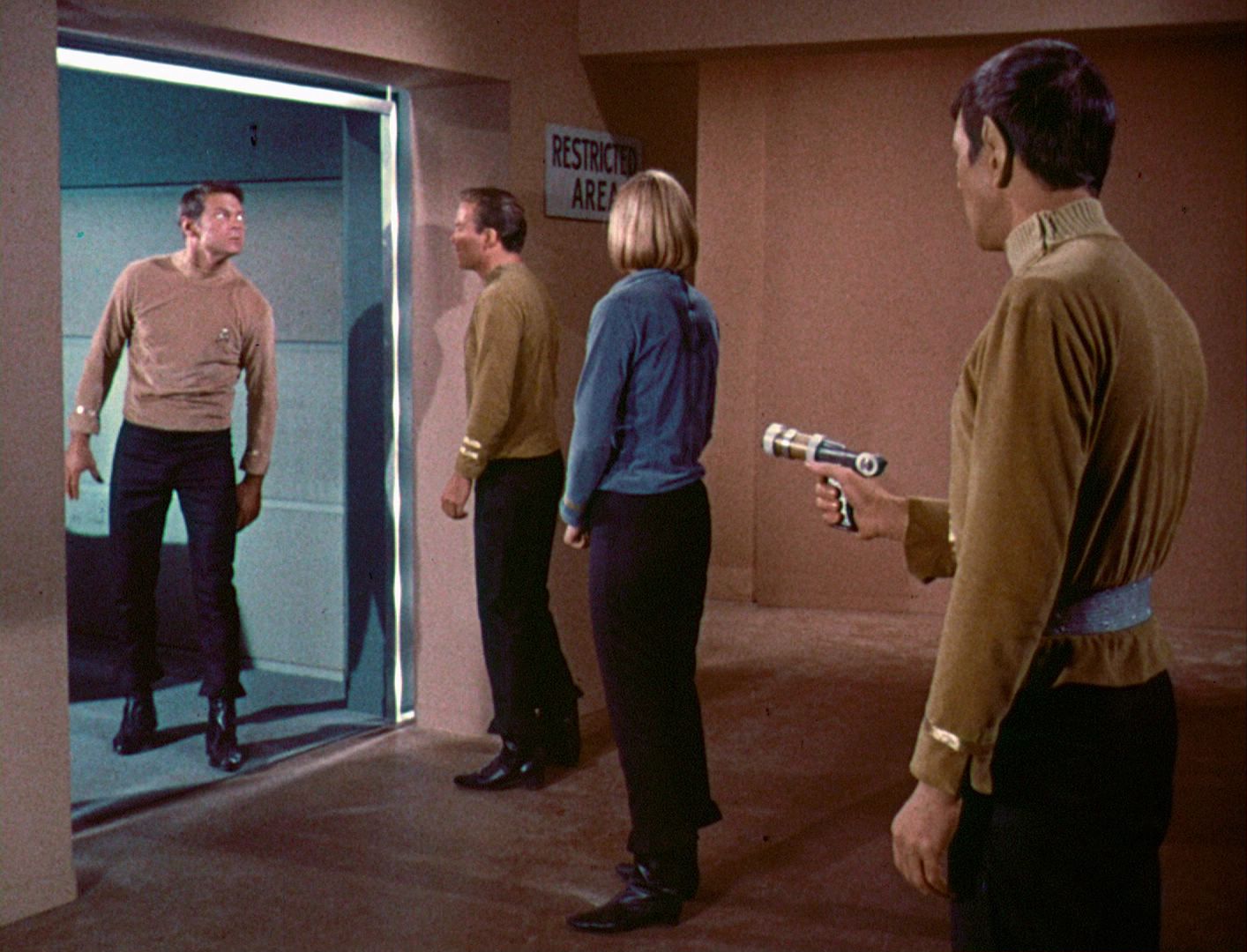 ariane179254_StarTrek_1x03_WhereNoManHasGoneBefore_TheOriginalUncutUnairedVersion_2475.jpg