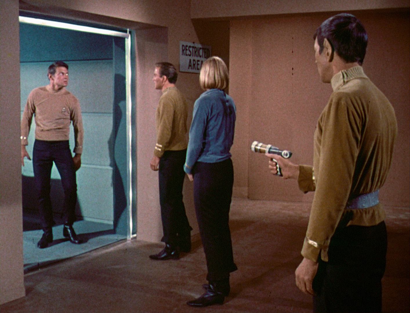 ariane179254_StarTrek_1x03_WhereNoManHasGoneBefore_TheOriginalUncutUnairedVersion_2476.jpg