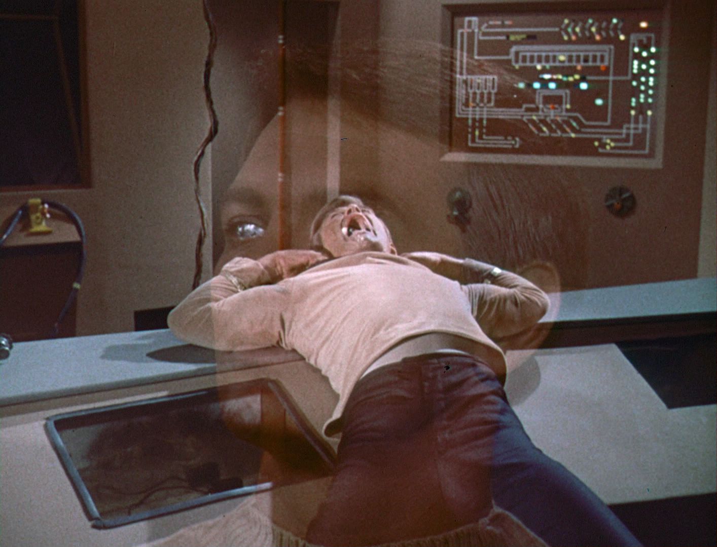 ariane179254_StarTrek_1x03_WhereNoManHasGoneBefore_TheOriginalUncutUnairedVersion_2719.jpg