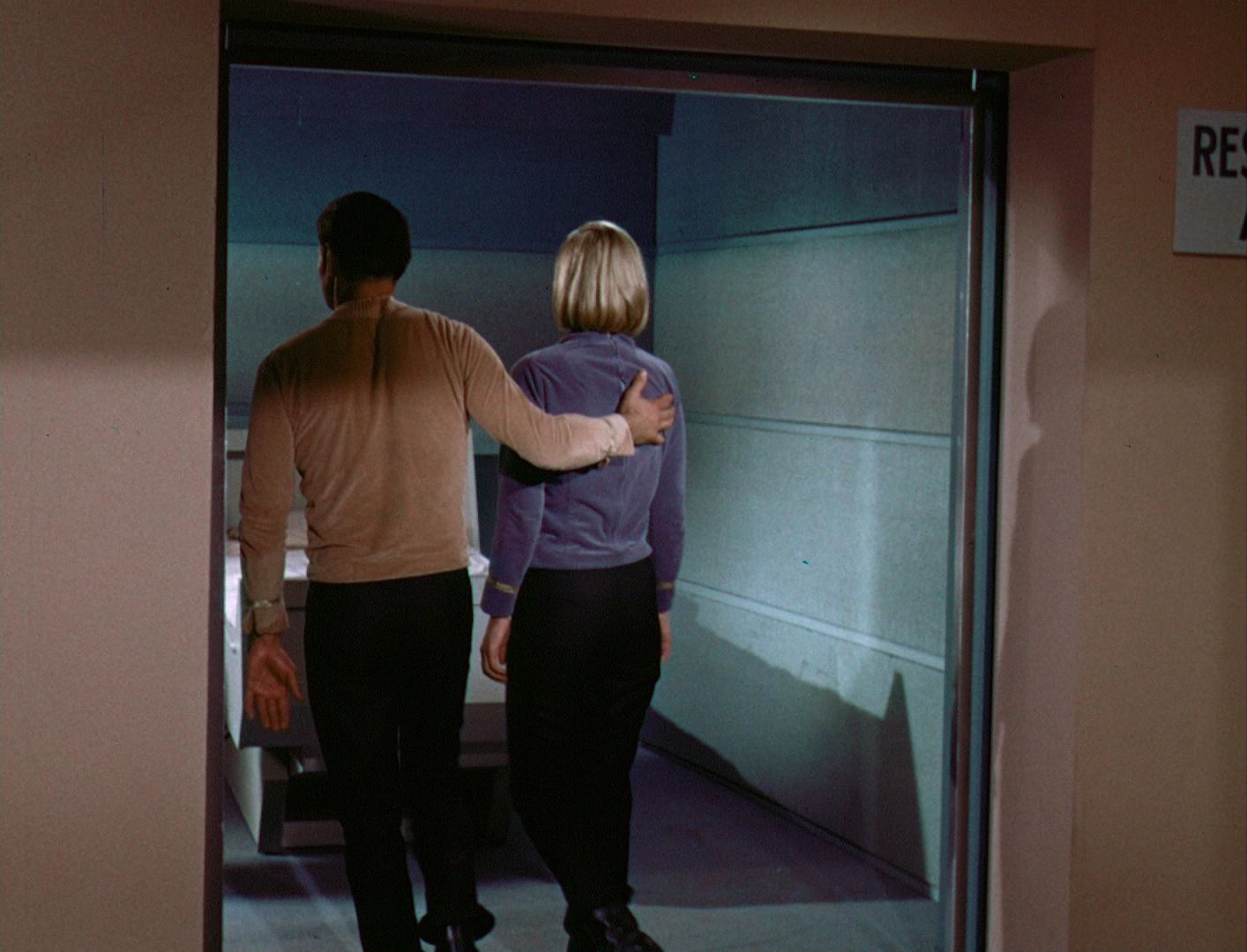 ariane179254_StarTrek_1x03_WhereNoManHasGoneBefore_TheOriginalUncutUnairedVersion_2779.jpg