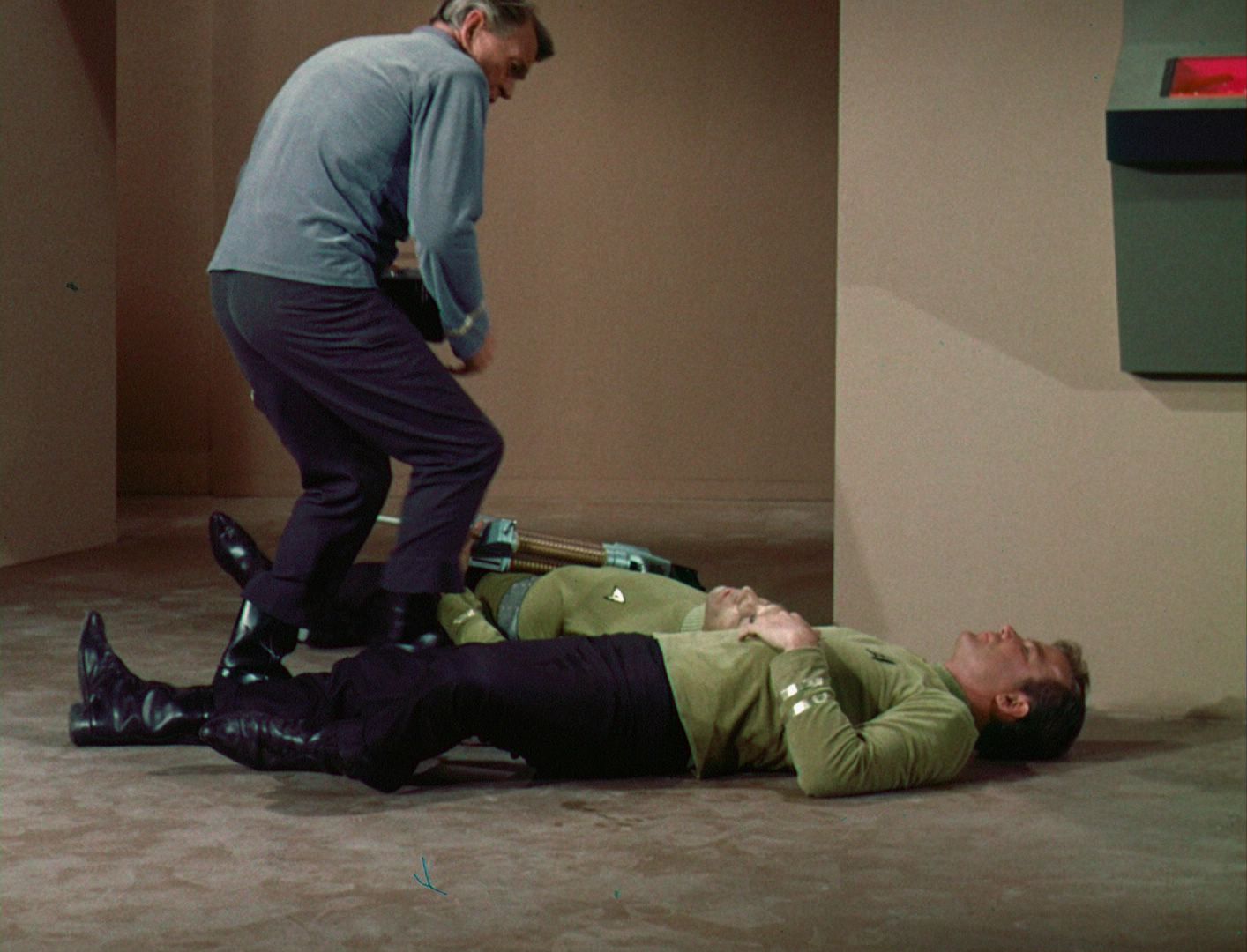 ariane179254_StarTrek_1x03_WhereNoManHasGoneBefore_TheOriginalUncutUnairedVersion_2801.jpg