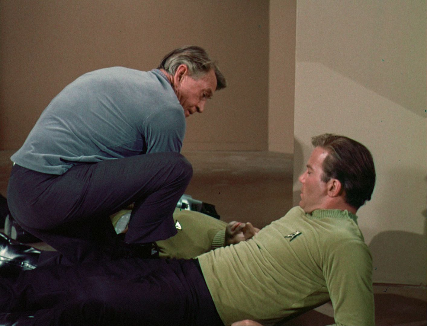 ariane179254_StarTrek_1x03_WhereNoManHasGoneBefore_TheOriginalUncutUnairedVersion_2819.jpg