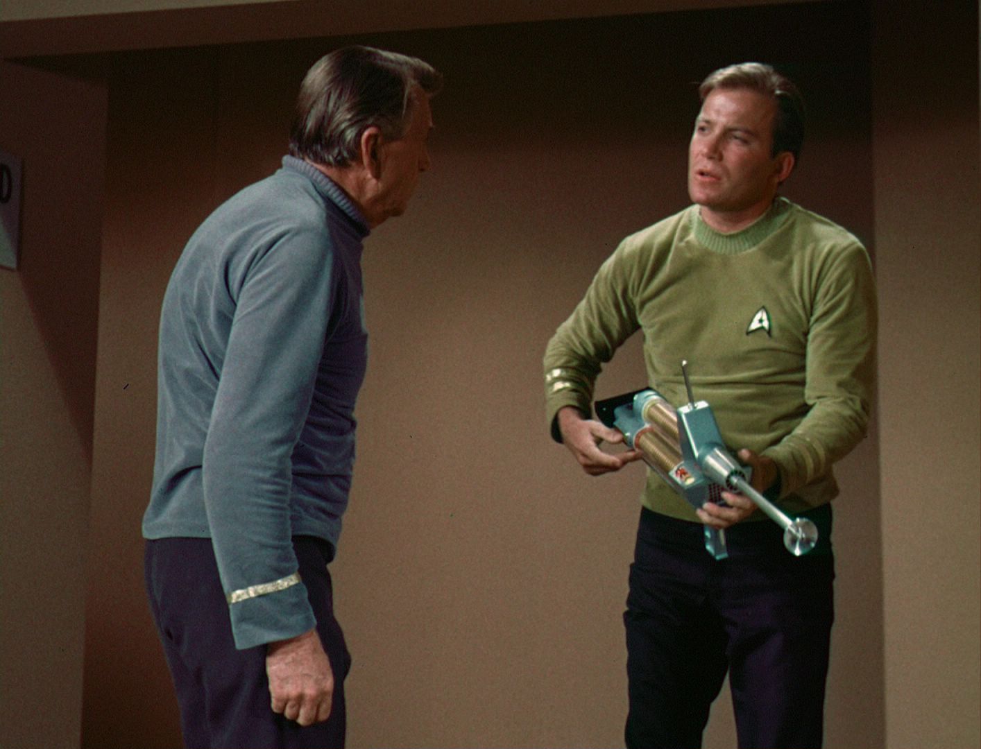 ariane179254_StarTrek_1x03_WhereNoManHasGoneBefore_TheOriginalUncutUnairedVersion_2864.jpg
