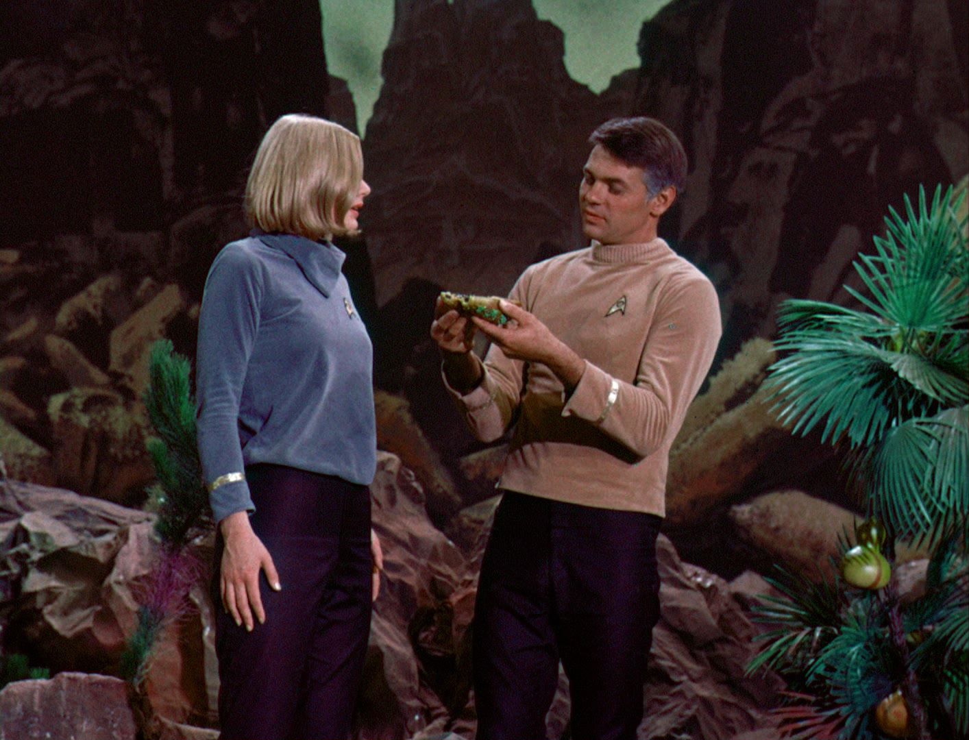ariane179254_StarTrek_1x03_WhereNoManHasGoneBefore_TheOriginalUncutUnairedVersion_3065.jpg