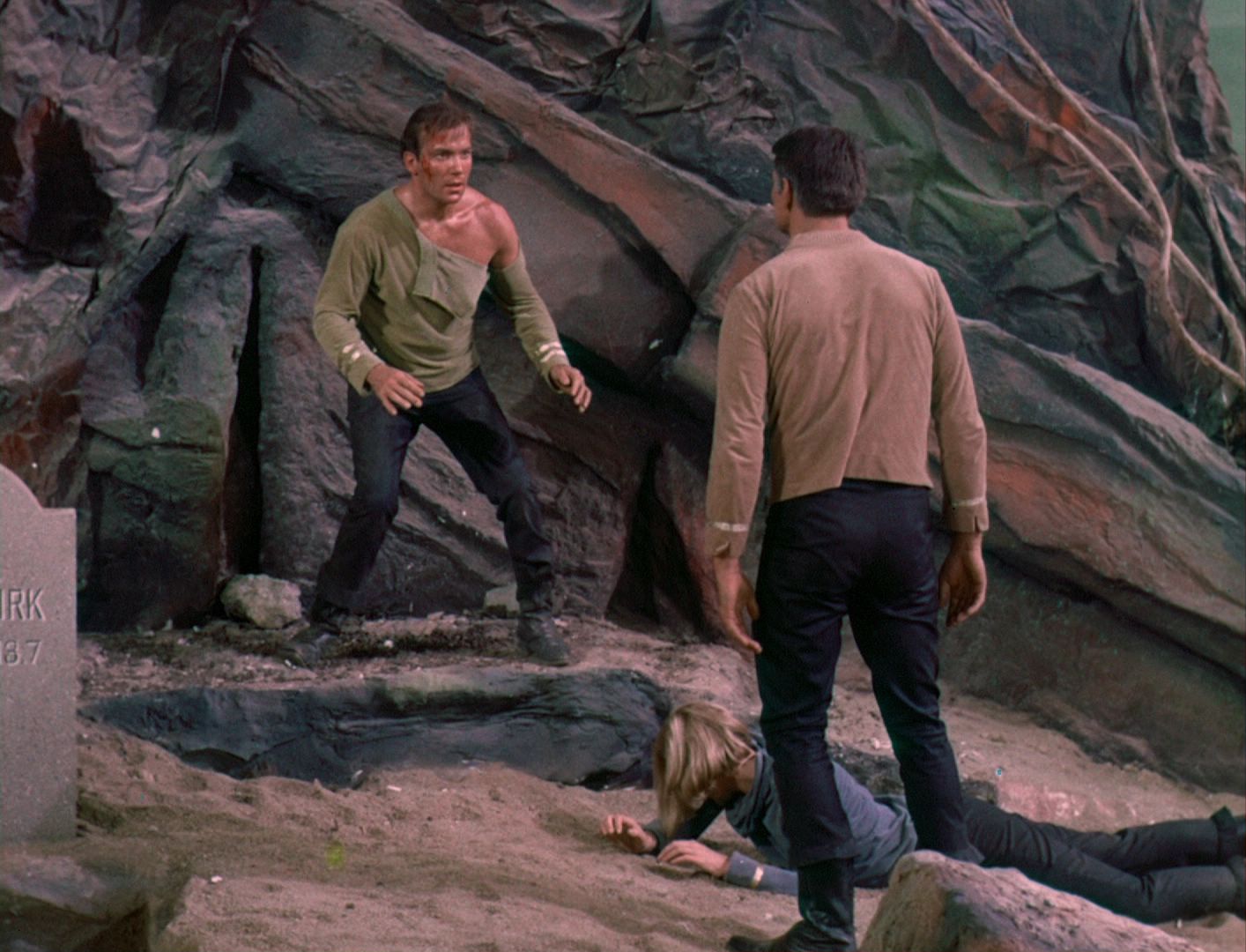 ariane179254_StarTrek_1x03_WhereNoManHasGoneBefore_TheOriginalUncutUnairedVersion_3508.jpg