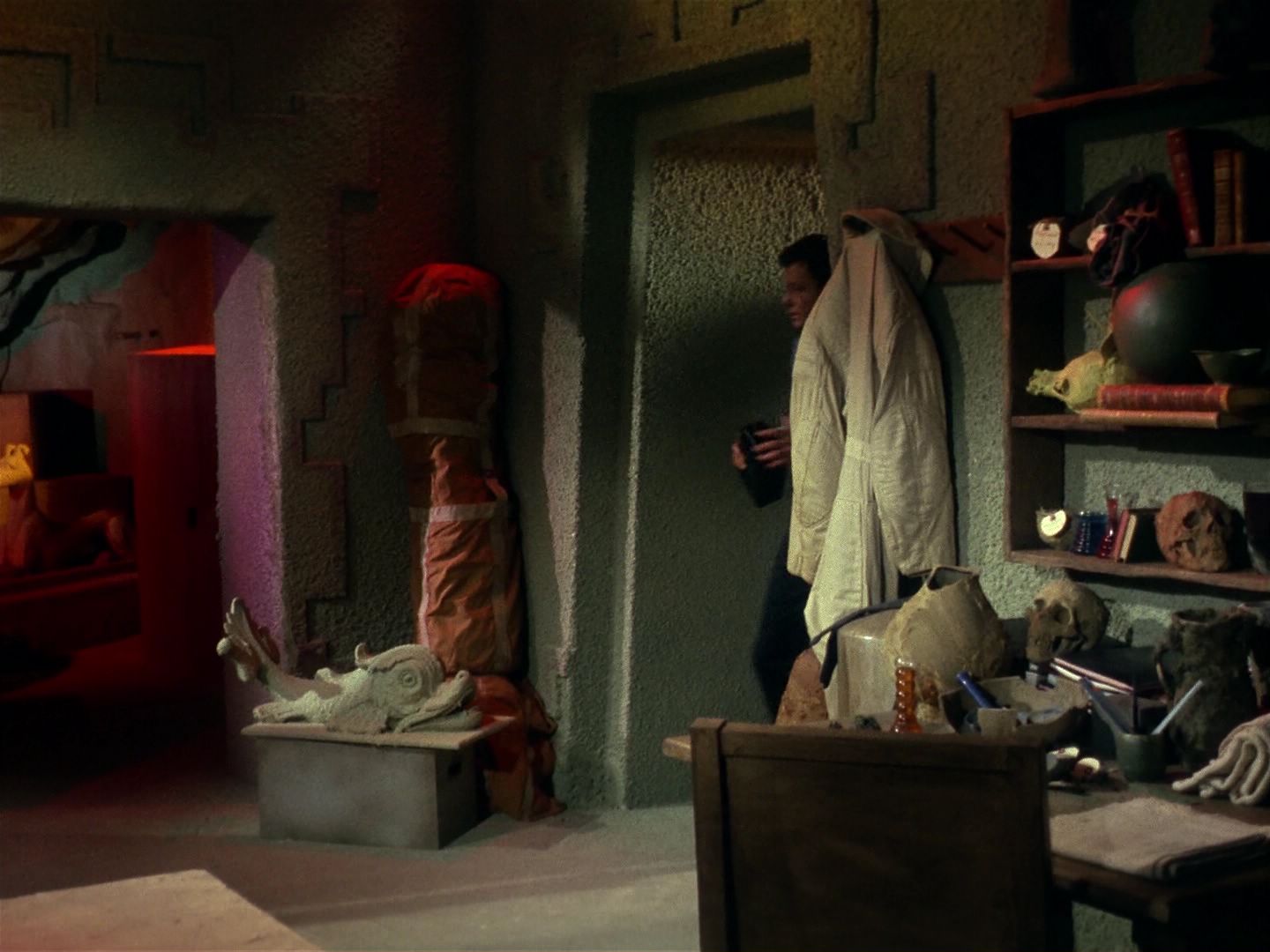 ariane179254_StarTrek_1x01_TheManTrap_0065.jpg