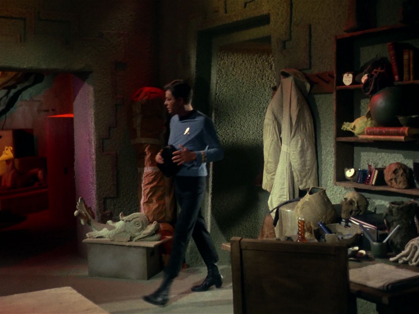 ariane179254_StarTrek_1x01_TheManTrap_0066.jpg