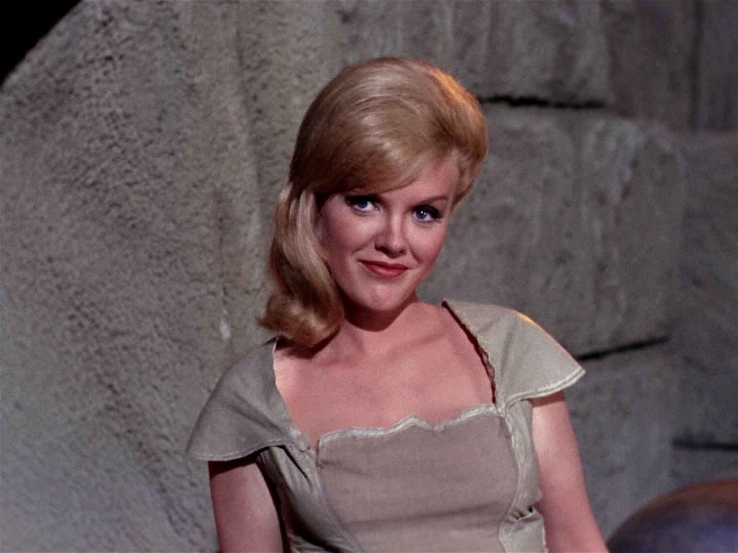 ariane179254_StarTrek_1x01_TheManTrap_0205.jpg