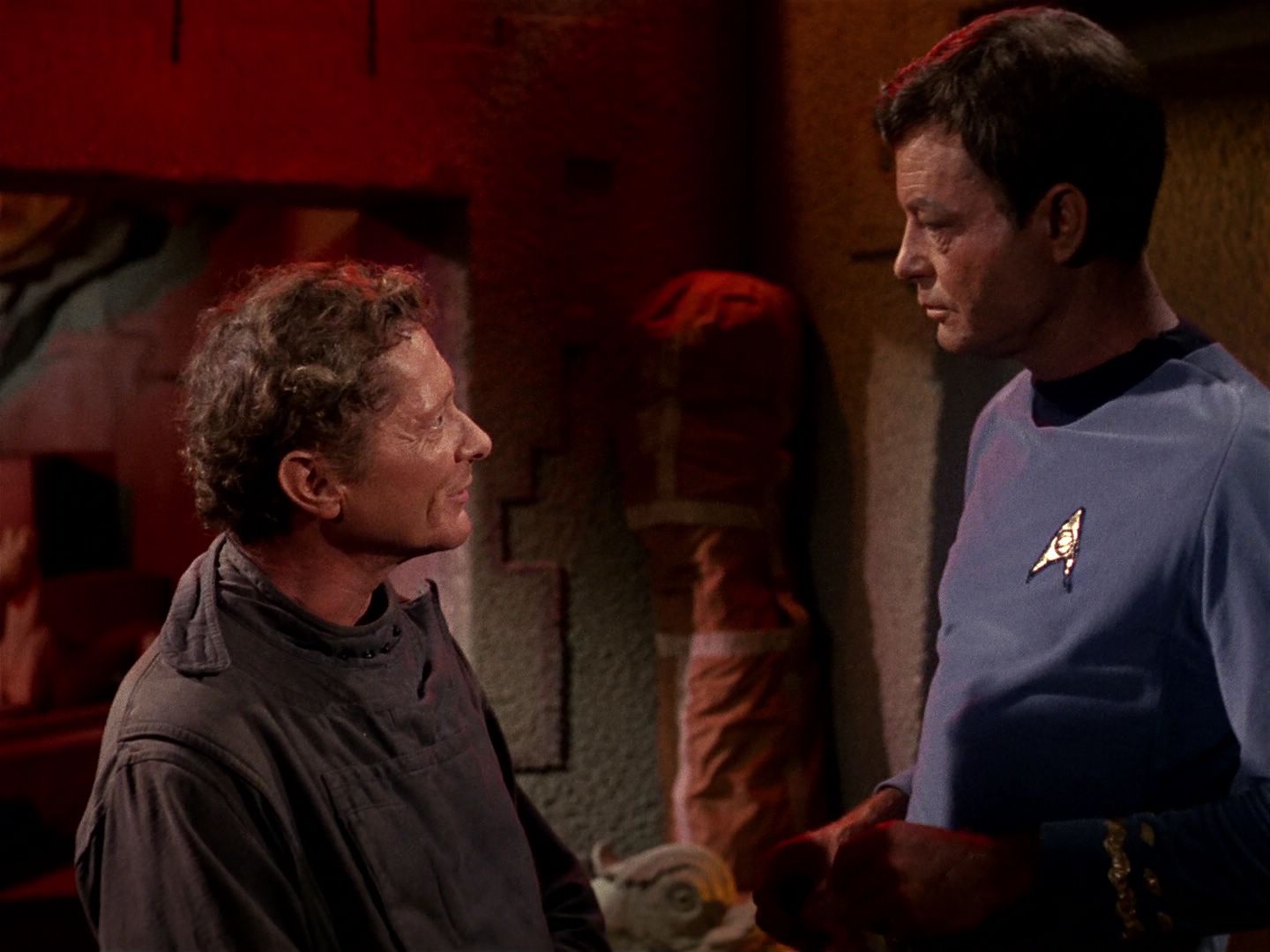 ariane179254_StarTrek_1x01_TheManTrap_0405.jpg