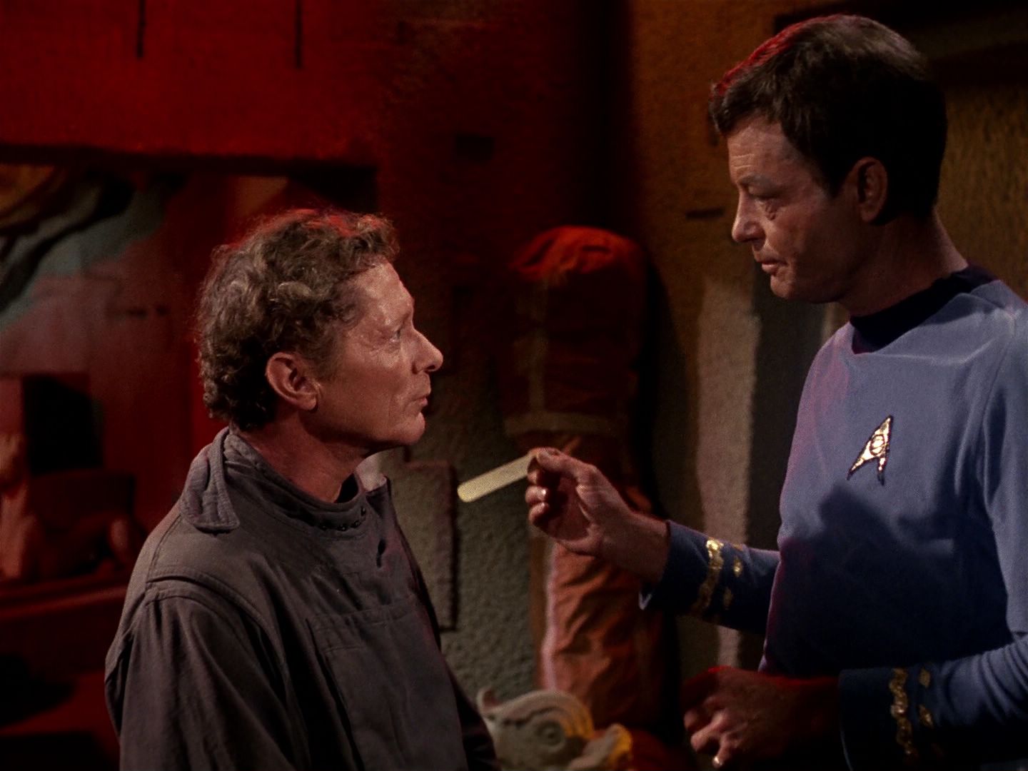ariane179254_StarTrek_1x01_TheManTrap_0408.jpg