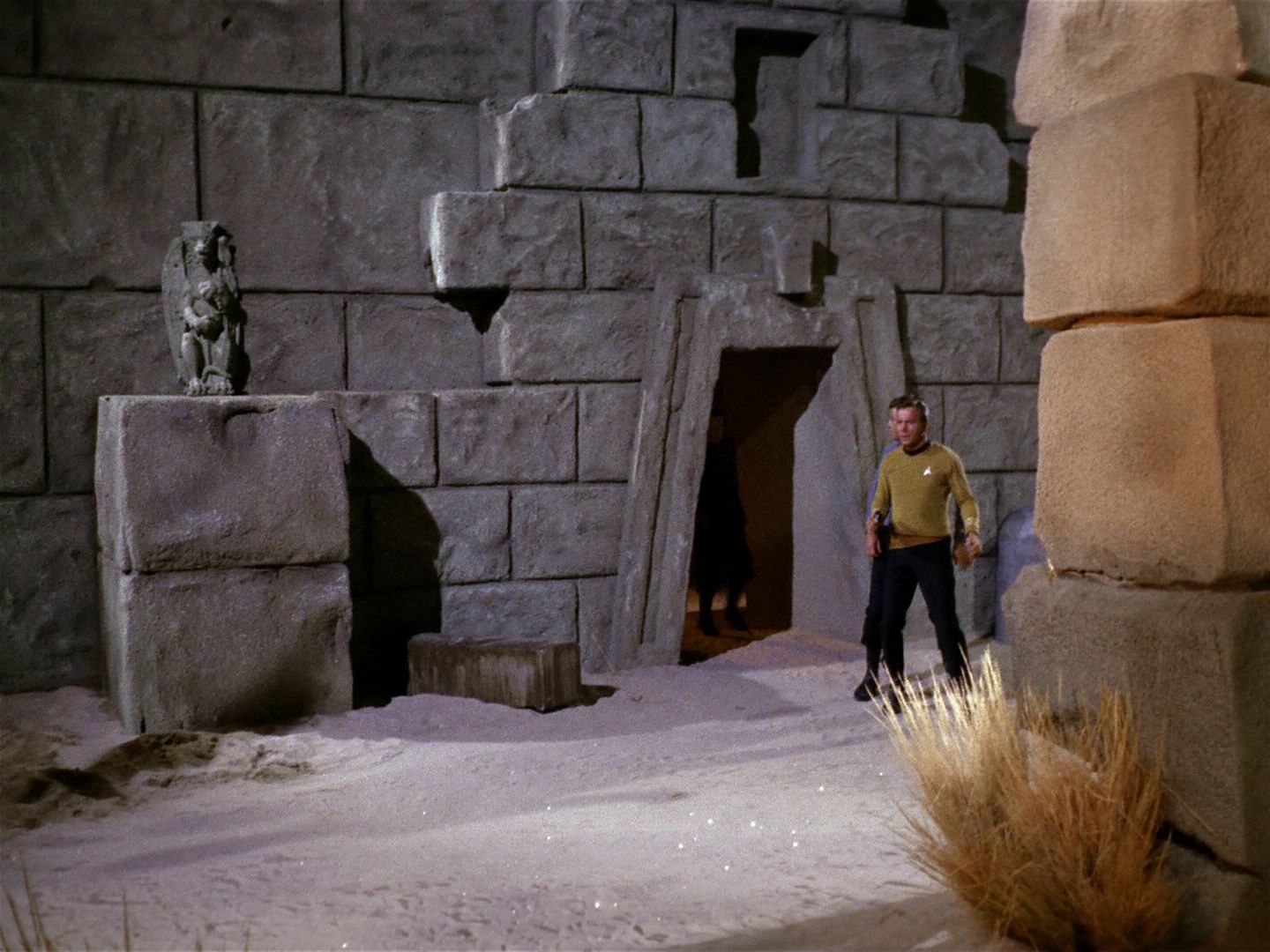 ariane179254_StarTrek_1x01_TheManTrap_0415.jpg