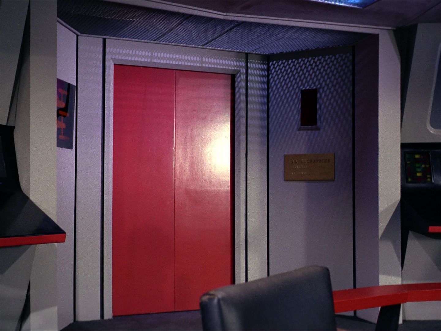 ariane179254_StarTrek_1x01_TheManTrap_0802.jpg