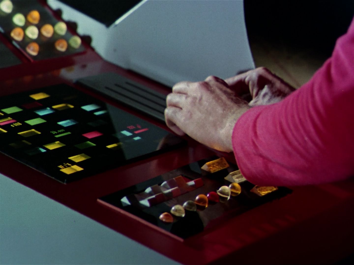ariane179254_StarTrek_1x01_TheManTrap_1081.jpg