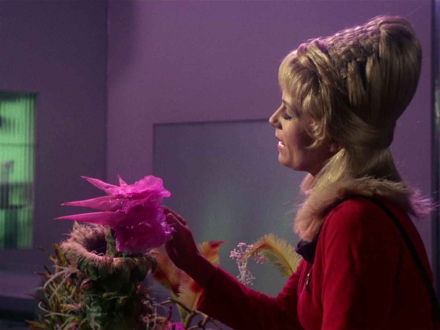 ariane179254_StarTrek_1x01_TheManTrap_1233.jpg