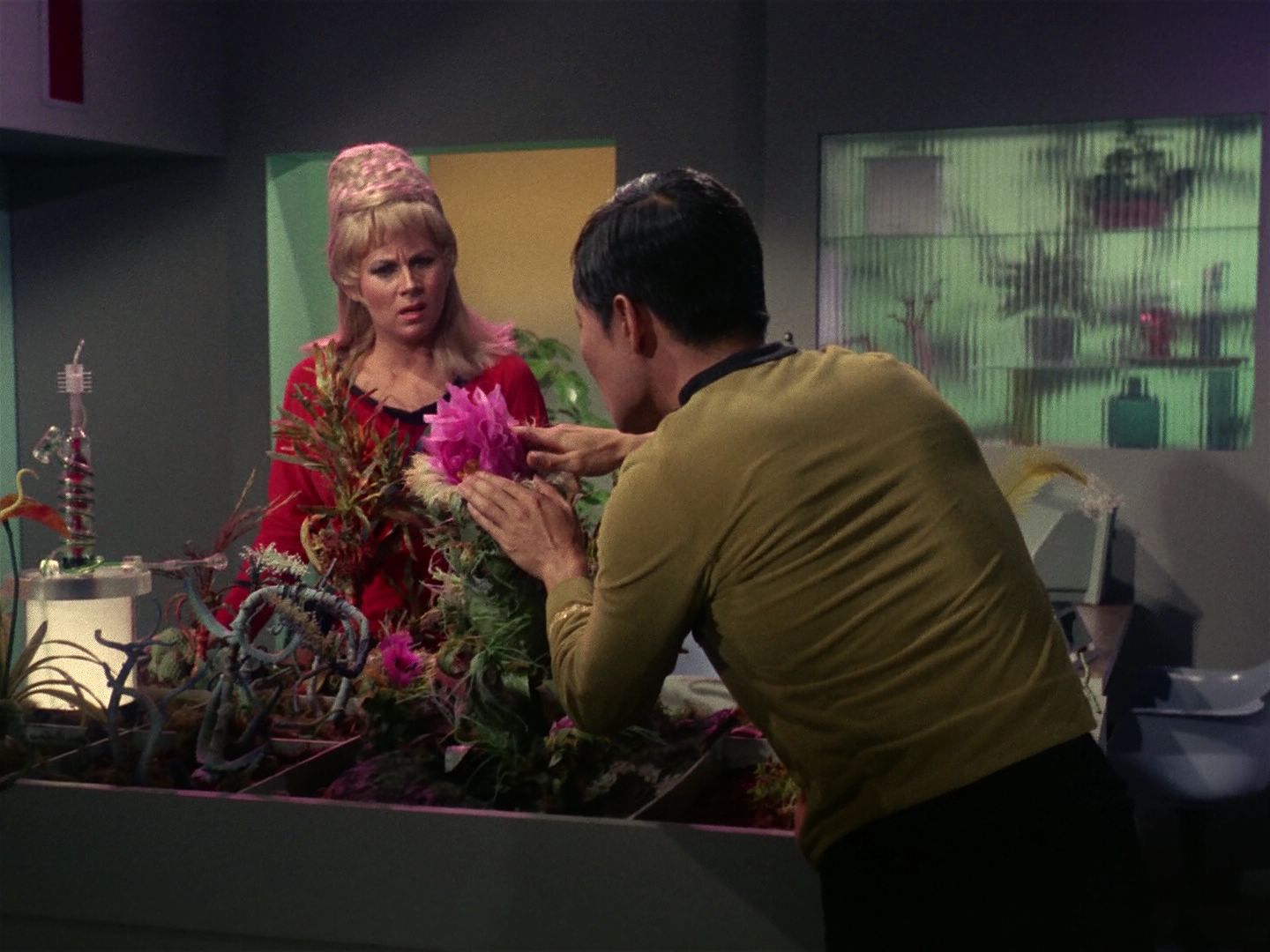ariane179254_StarTrek_1x01_TheManTrap_1327.jpg