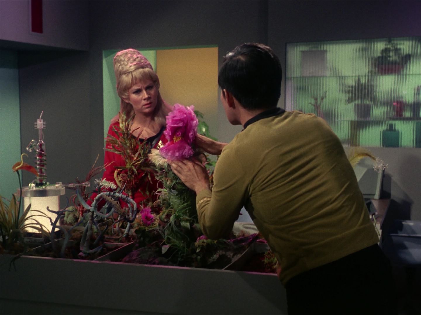 ariane179254_StarTrek_1x01_TheManTrap_1331.jpg