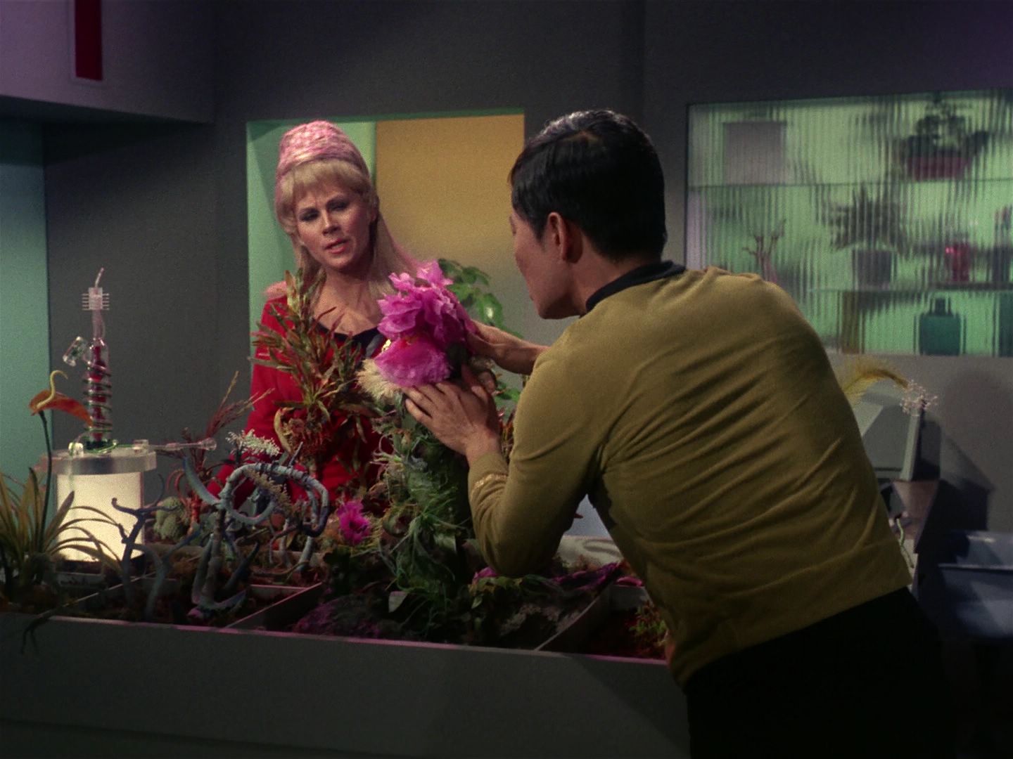 ariane179254_StarTrek_1x01_TheManTrap_1332.jpg