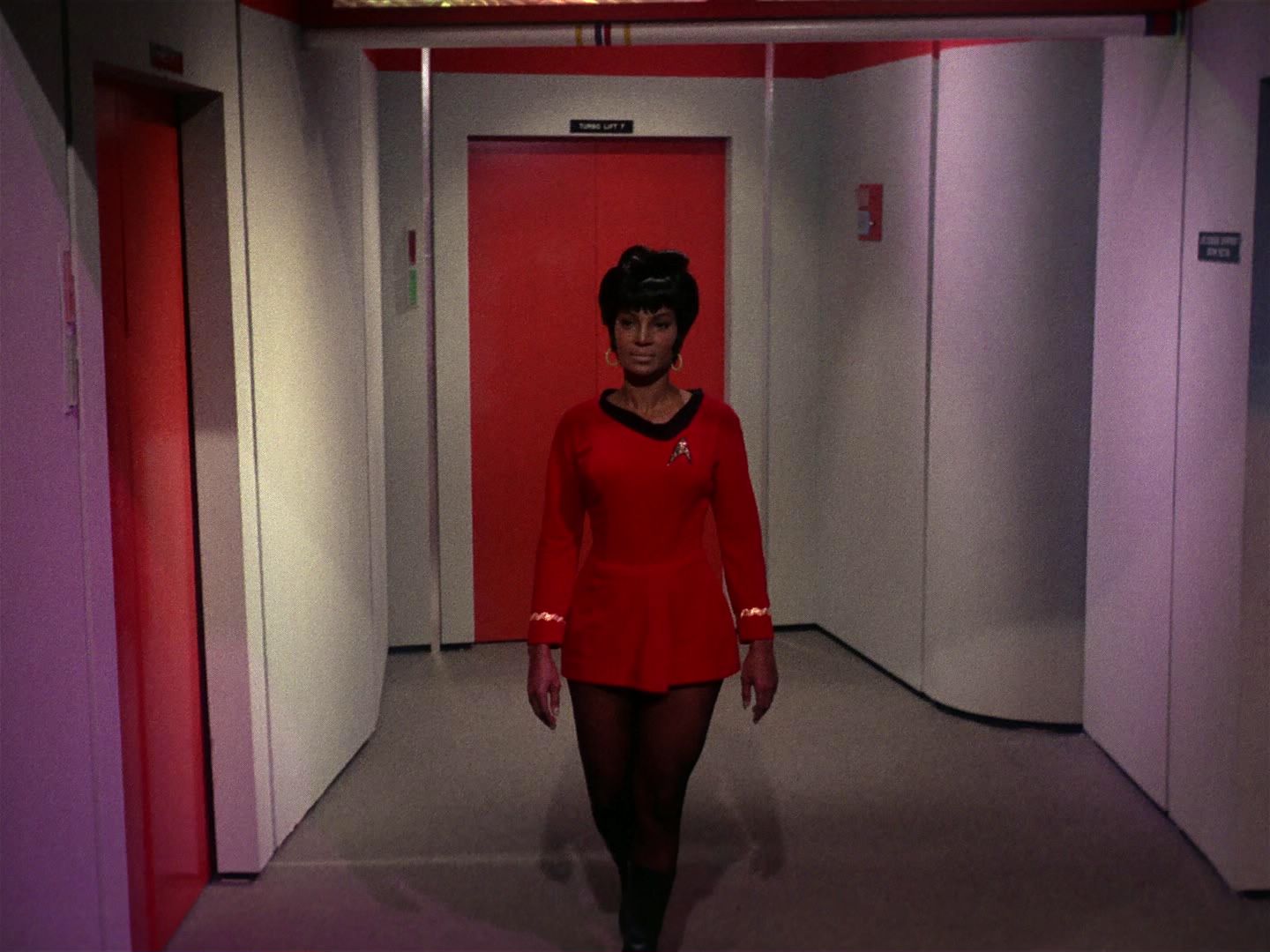 ariane179254_StarTrek_1x01_TheManTrap_1366.jpg