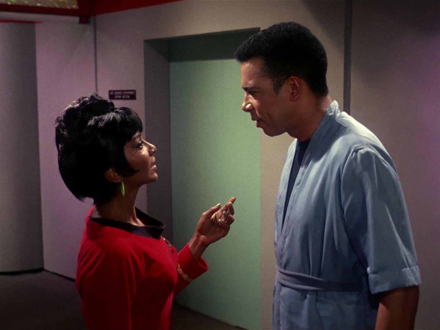 ariane179254_StarTrek_1x01_TheManTrap_1415.jpg