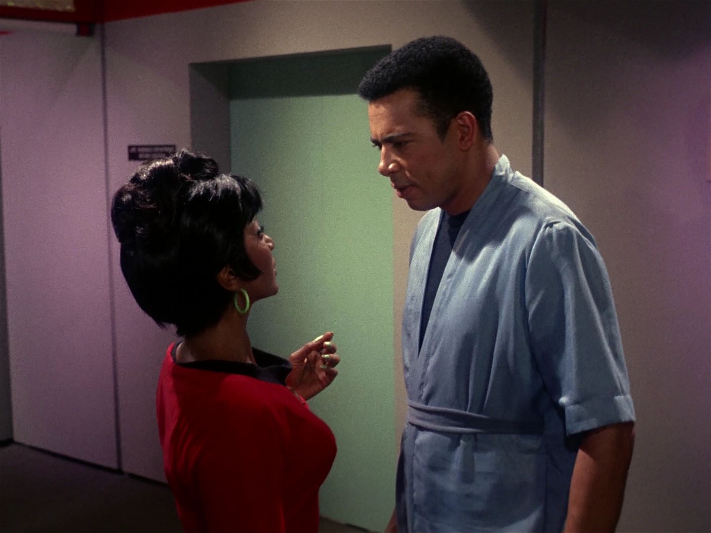 ariane179254_StarTrek_1x01_TheManTrap_1417.jpg