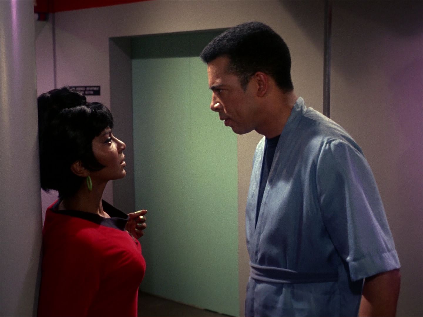ariane179254_StarTrek_1x01_TheManTrap_1420.jpg