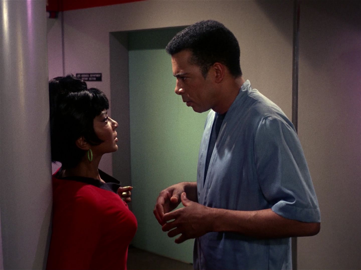 ariane179254_StarTrek_1x01_TheManTrap_1423.jpg