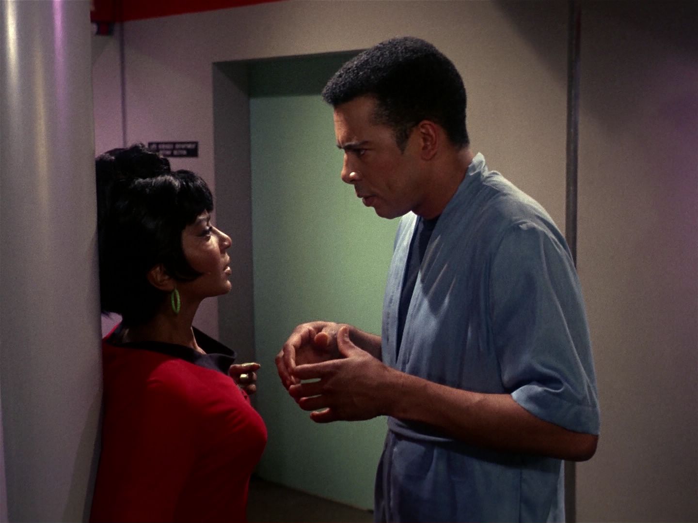 ariane179254_StarTrek_1x01_TheManTrap_1424.jpg