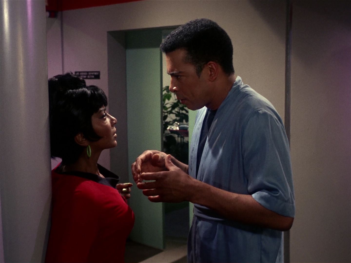 ariane179254_StarTrek_1x01_TheManTrap_1435.jpg