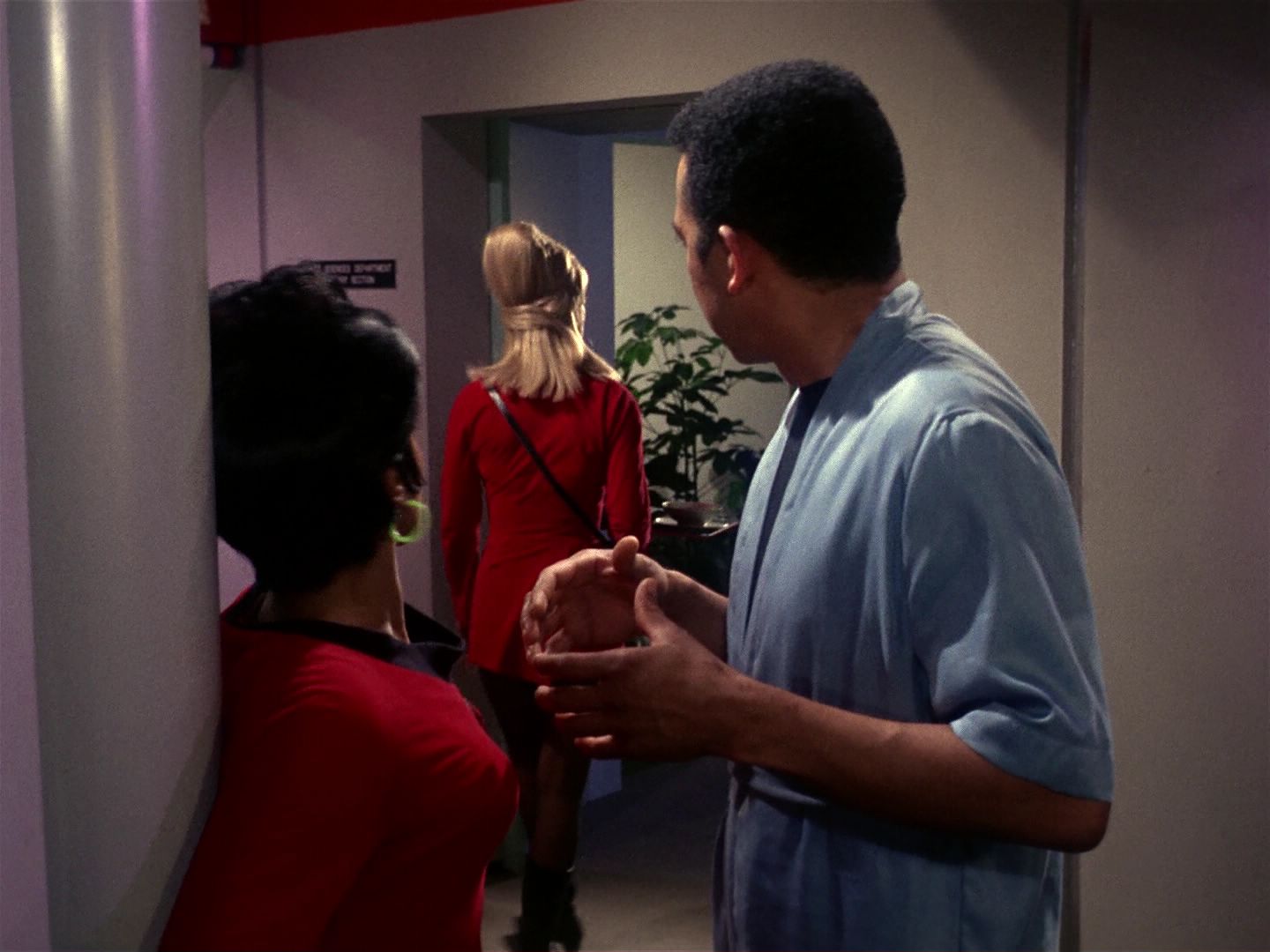 ariane179254_StarTrek_1x01_TheManTrap_1437.jpg