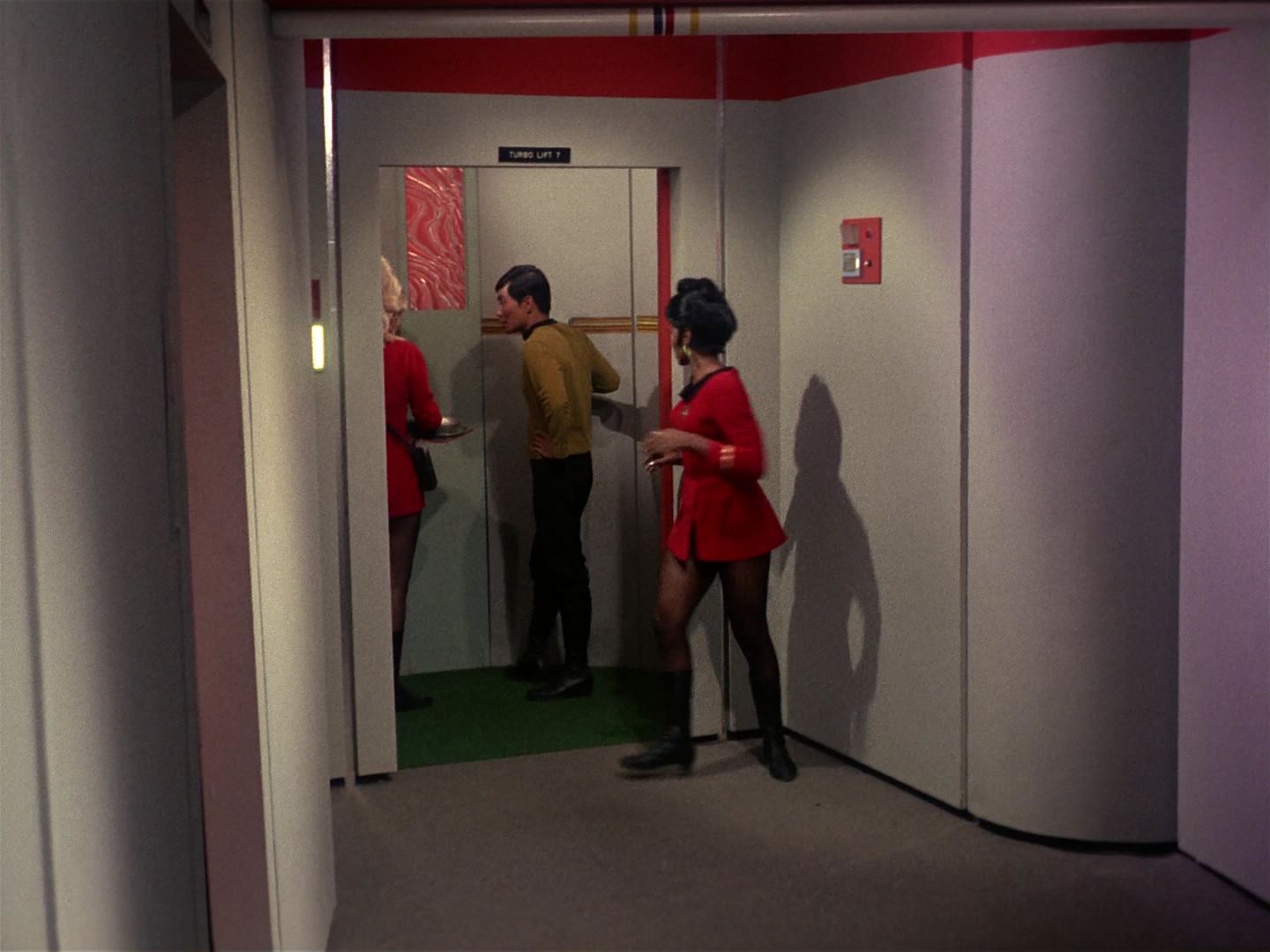 ariane179254_StarTrek_1x01_TheManTrap_1453.jpg