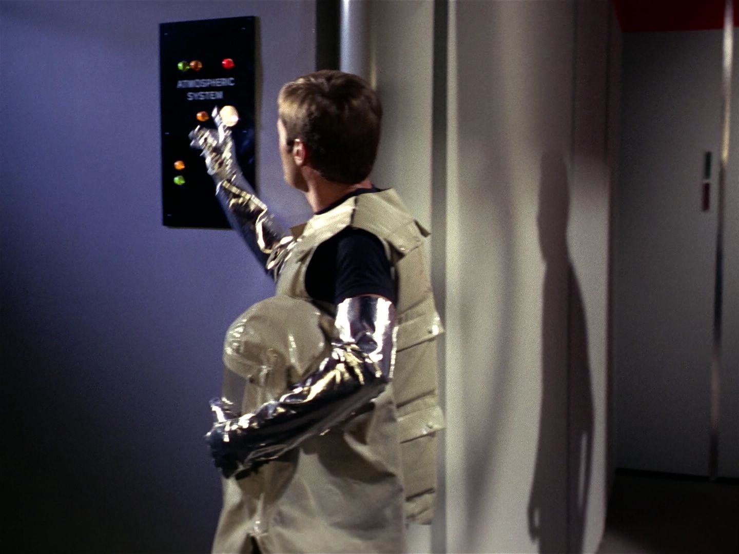 ariane179254_StarTrek_1x01_TheManTrap_1503.jpg