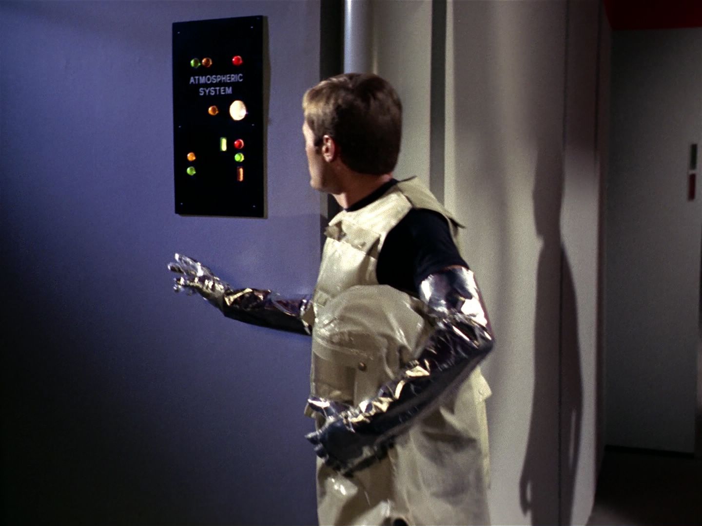 ariane179254_StarTrek_1x01_TheManTrap_1507.jpg