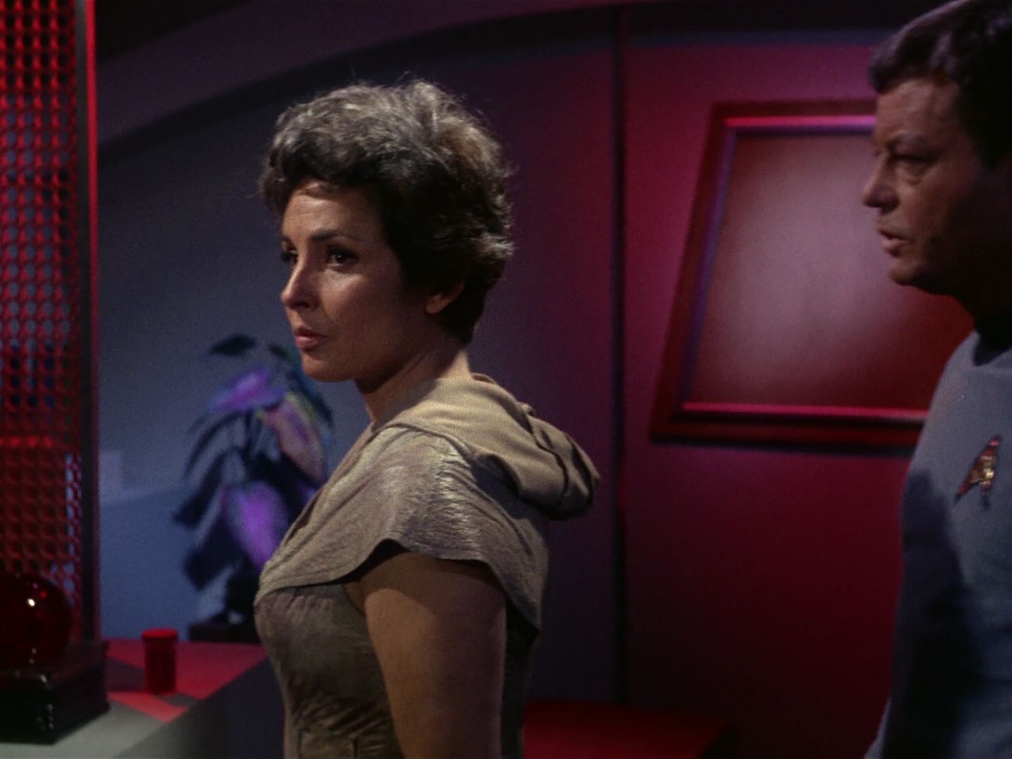 ariane179254_StarTrek_1x01_TheManTrap_1580.jpg