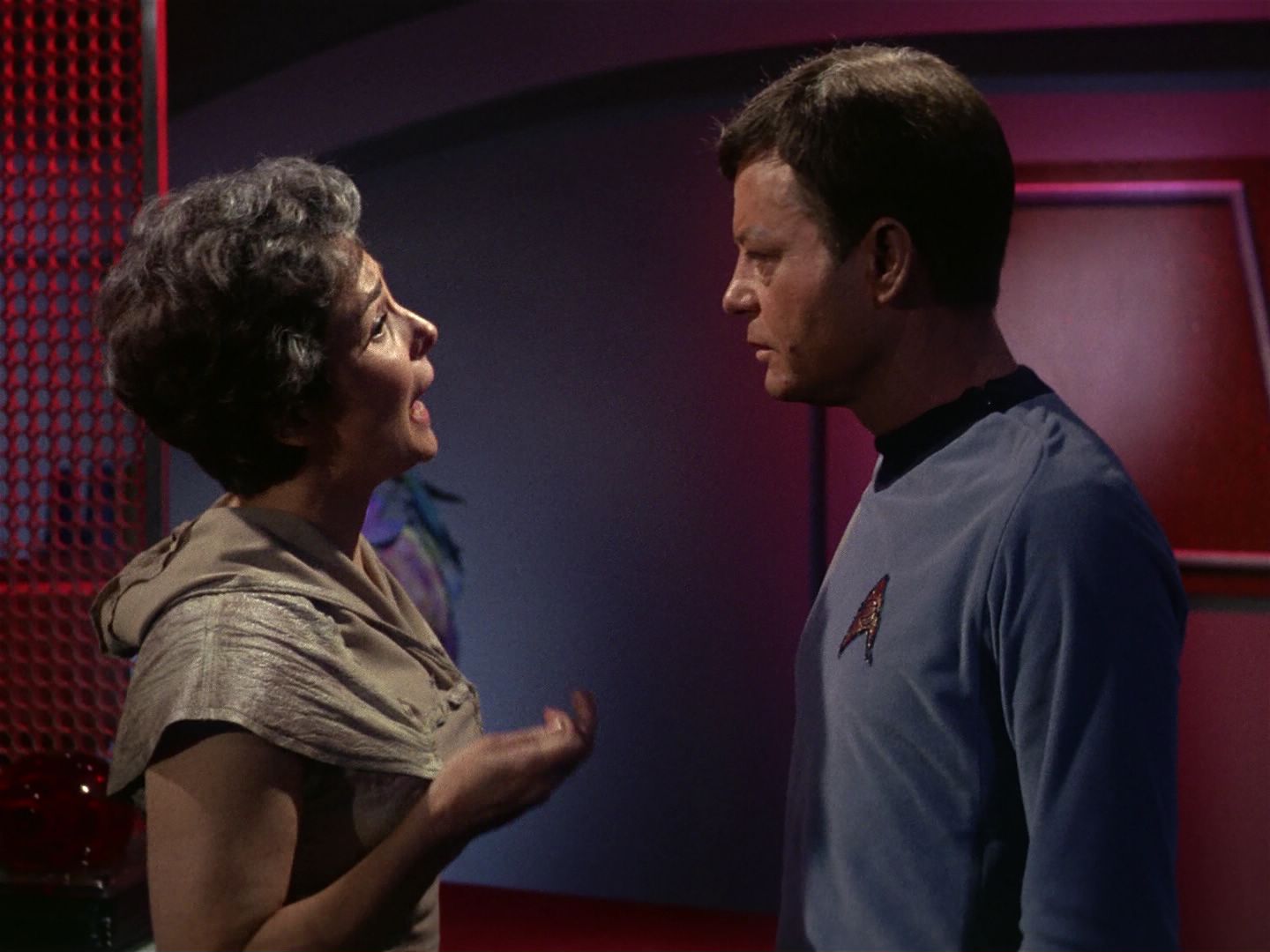 ariane179254_StarTrek_1x01_TheManTrap_1587.jpg