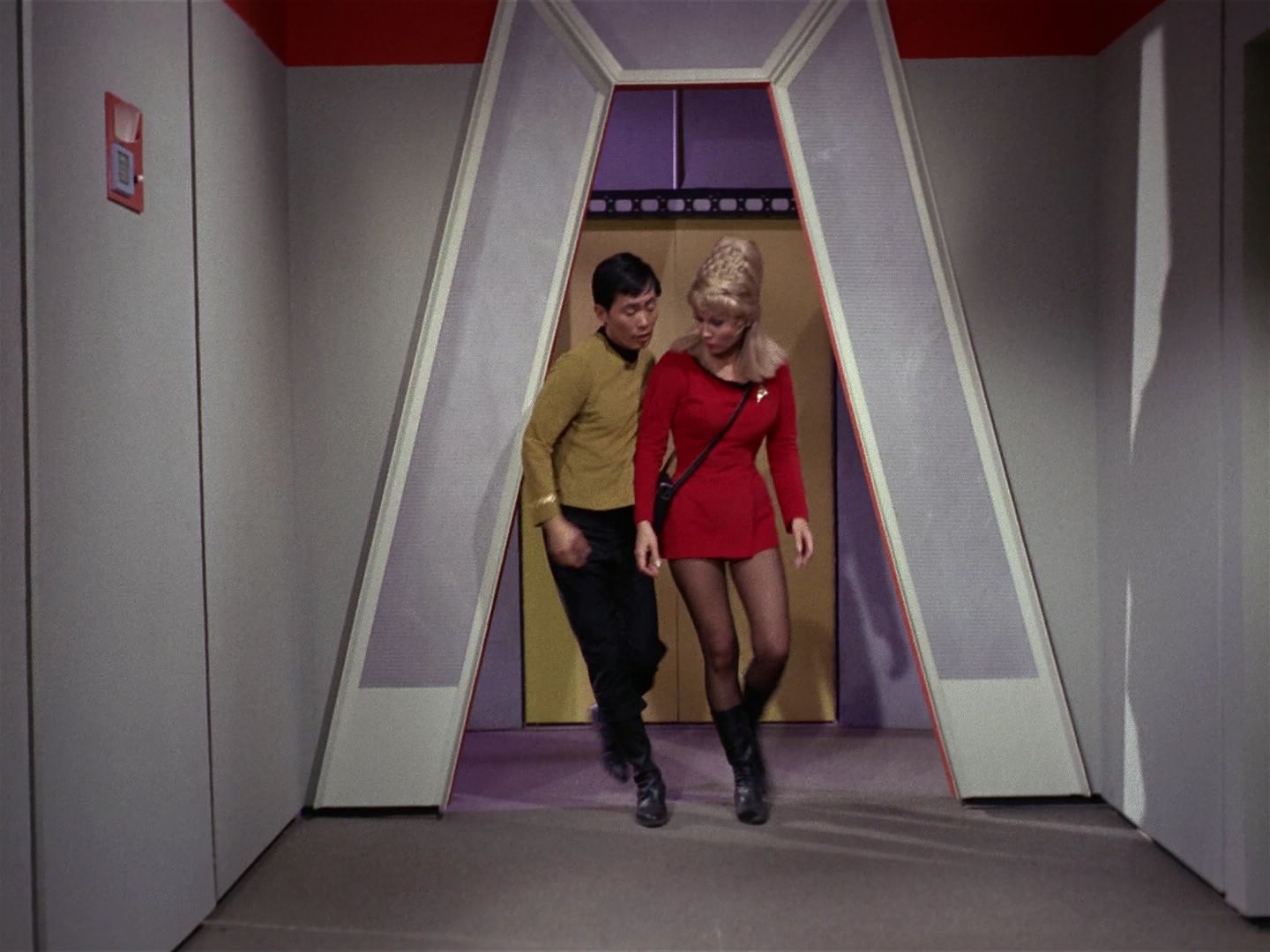 ariane179254_StarTrek_1x01_TheManTrap_1652.jpg